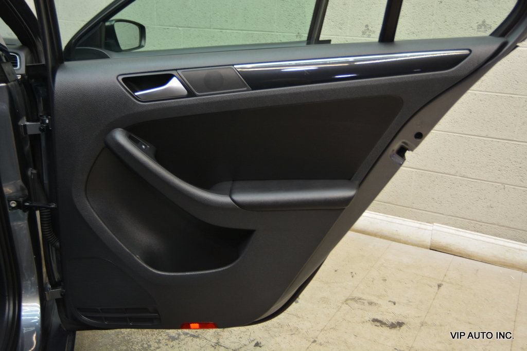 Used 2015 Volkswagen Jetta SE FWD image 14