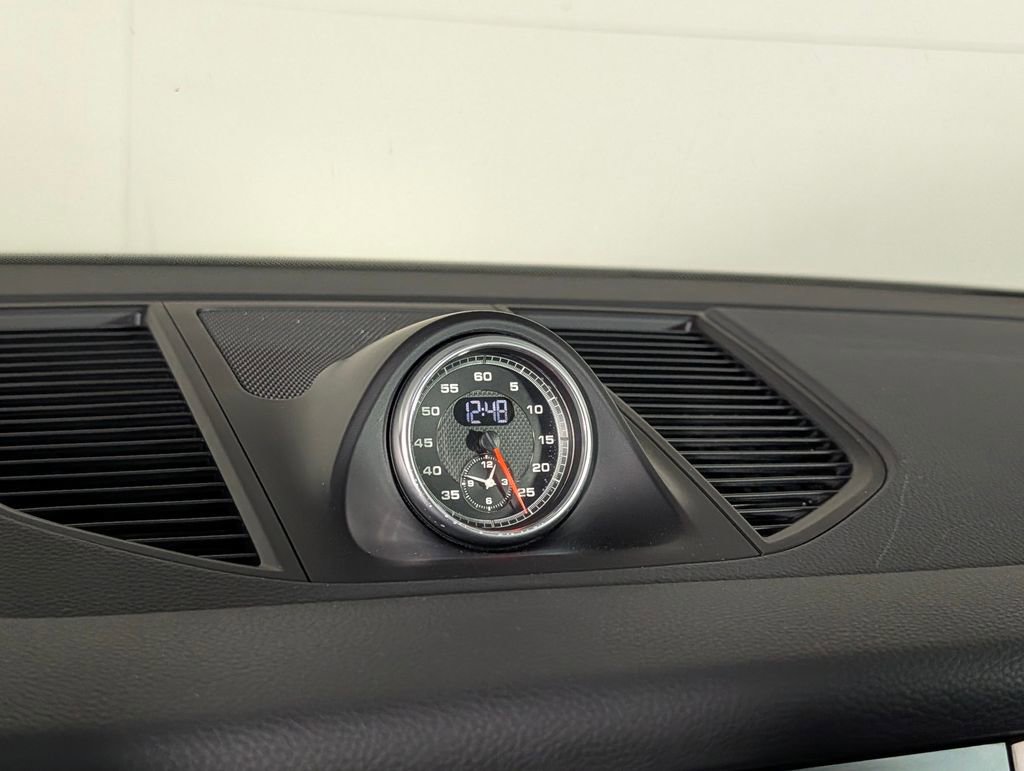 Used 2018 Porsche Macan image 31