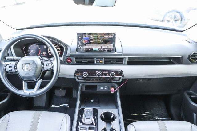 Certified 2025 Honda Pilot Touring image 13