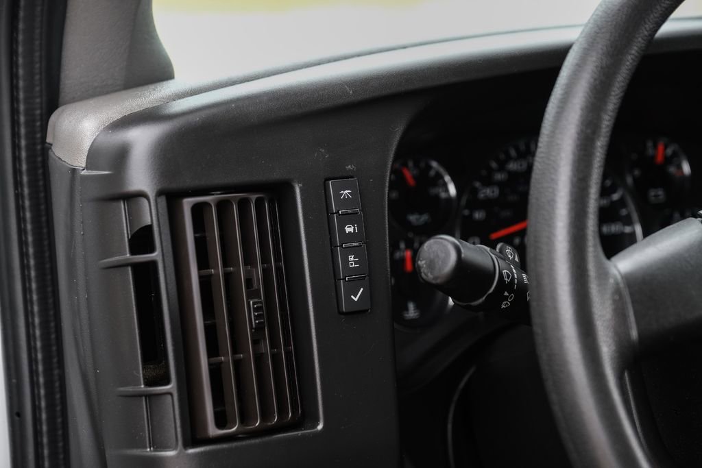 Used 2022 GMC Savana 2500 RWD image 21
