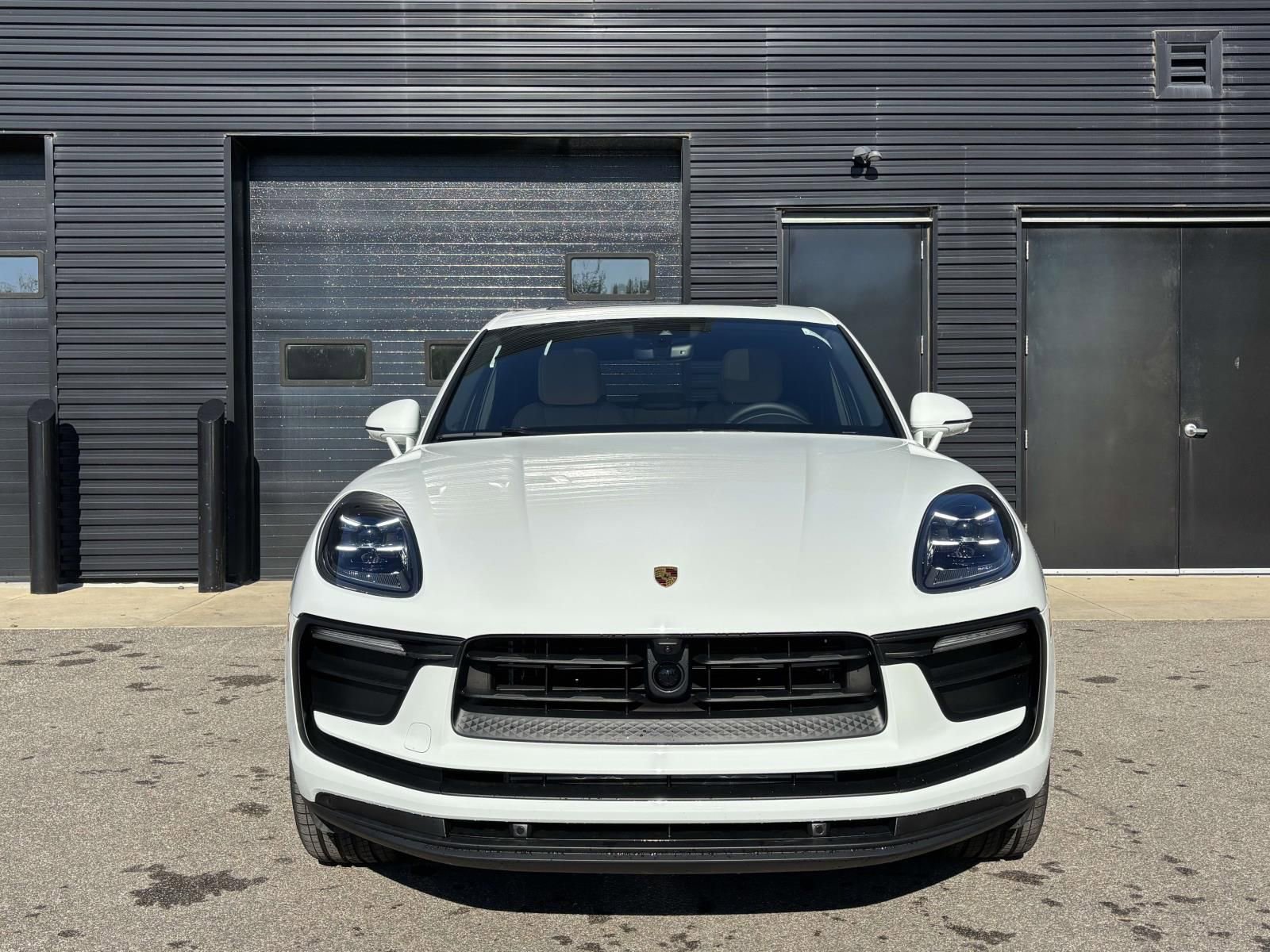 Used 2026 Porsche Macan AWD/4WD image 13