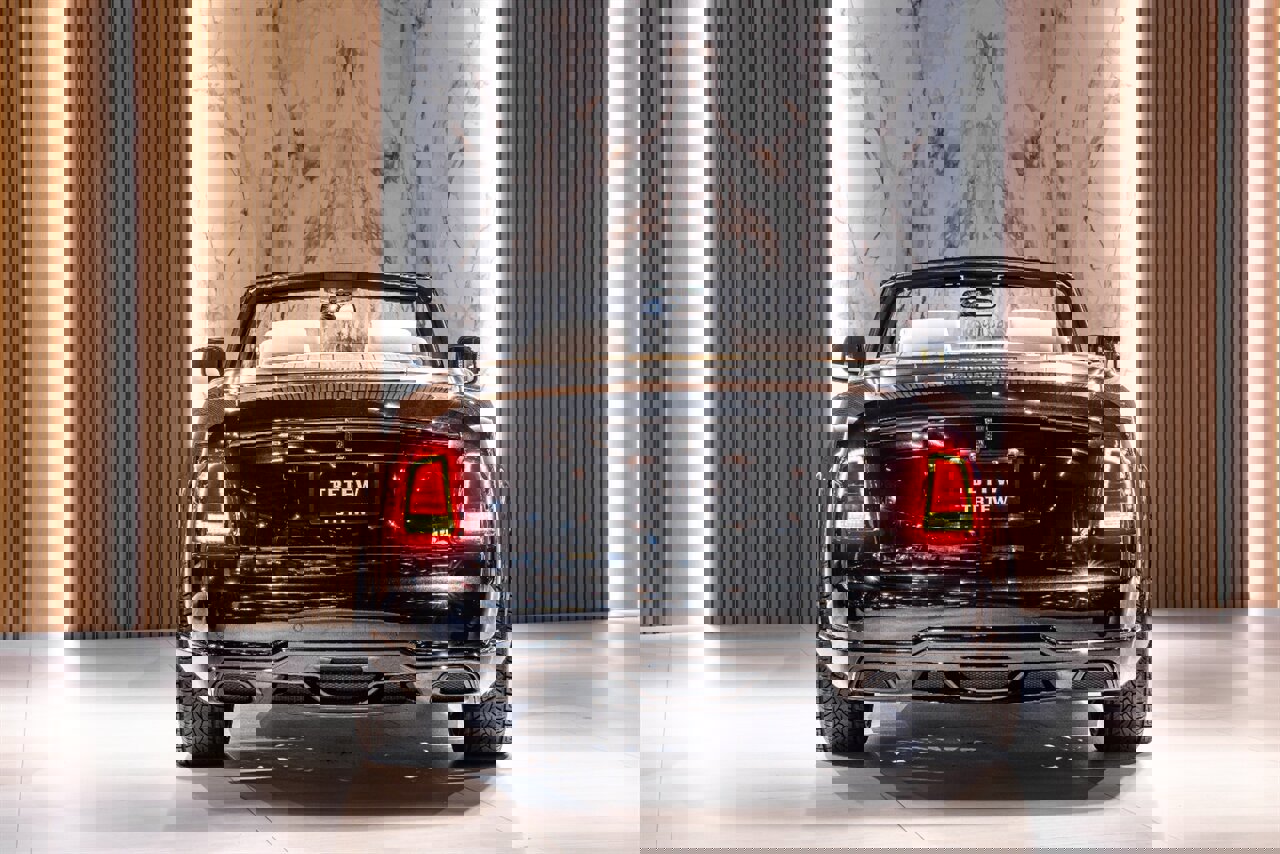 Used 2015 Rolls-Royce Phantom Drophead Coupe image 5