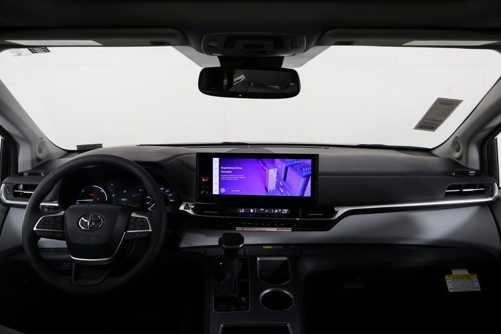 New 2026 Toyota Sienna XLE image 4