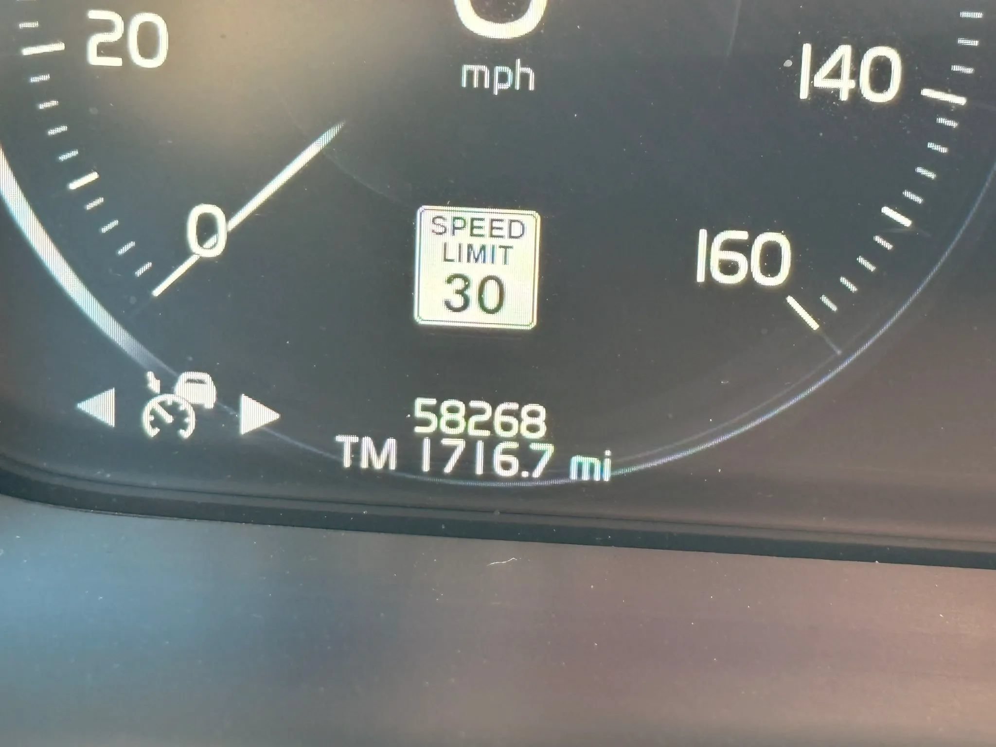 Used 2016 Volvo XC90 T6 Momentum w/ Momentum Plus Package AWD/4WD image 24