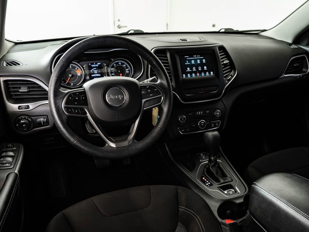 Used 2019 Jeep Cherokee Latitude w/ Popular Appearance Group image 4