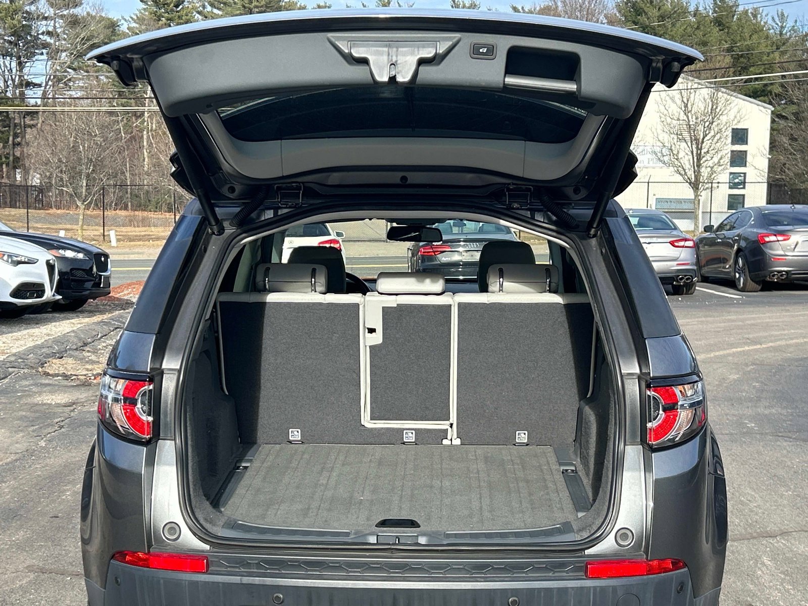 Used 2019 Land Rover Discovery Sport SE image 13