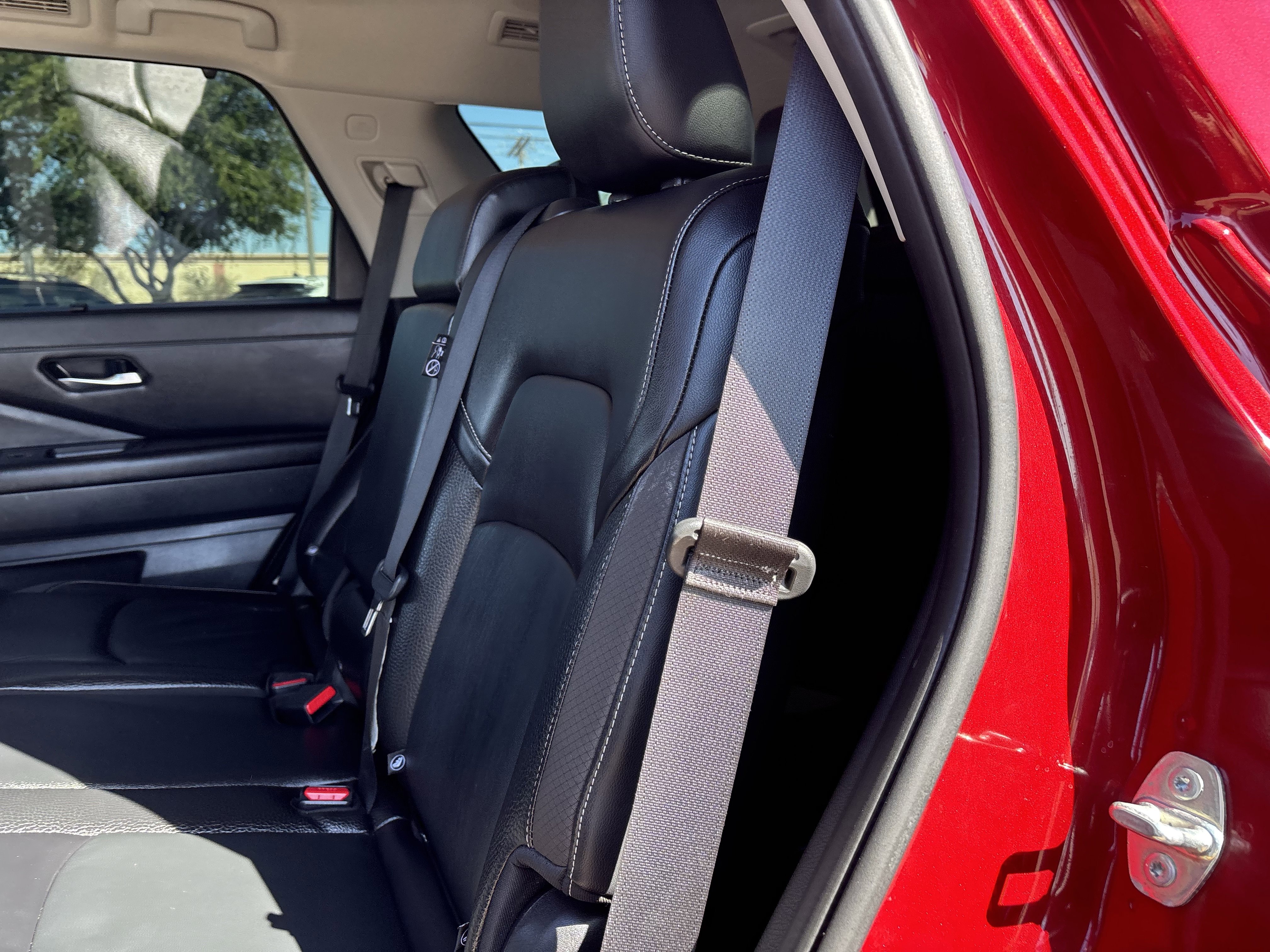 Used 2023 Nissan Pathfinder SL image 16