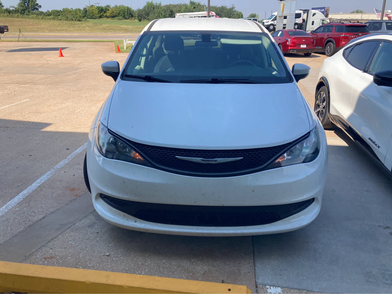 Used 2022 Chrysler Voyager LX FWD image 10