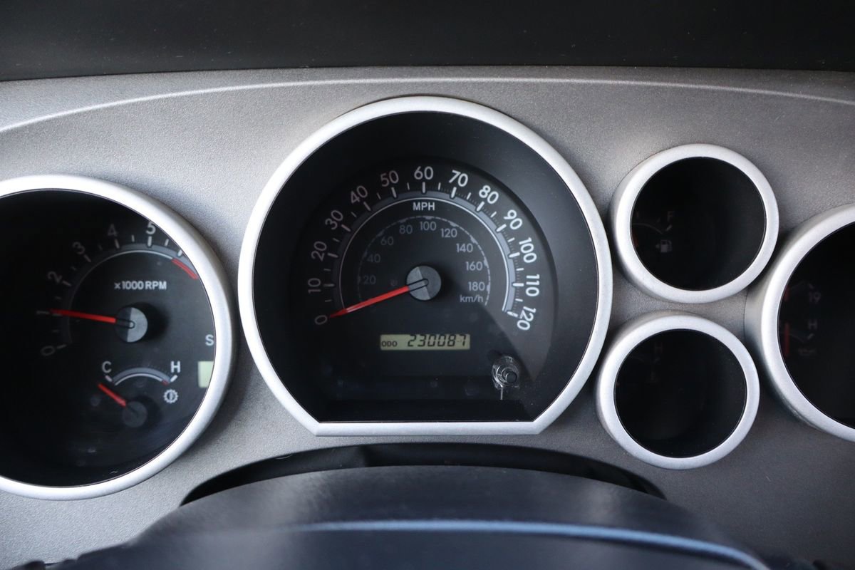 Used 2010 Toyota Tundra 4x4 CrewMax image 34