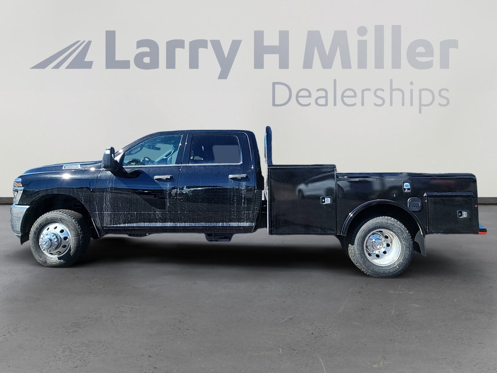 New 2025 RAM 3500 Tradesman w/ Chrome Appearance Group AWD/4WD image 3