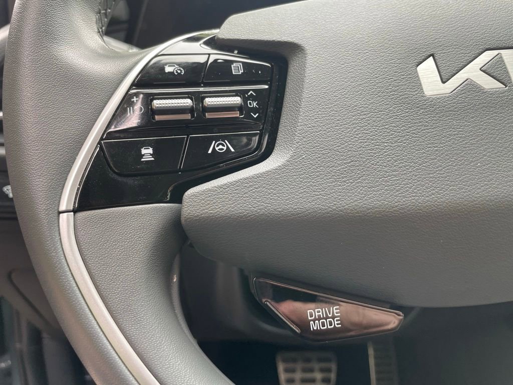 Used 2024 Kia Niro EX Touring FWD image 13