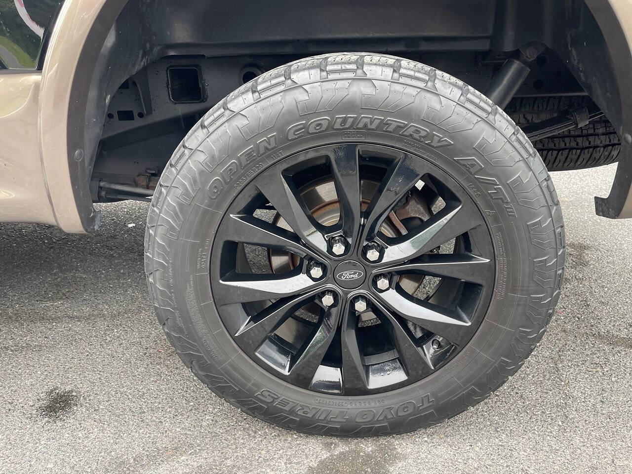 Used 2016 Ford F150 Lariat w/ Equipment Group 502A Luxury AWD/4WD image 16