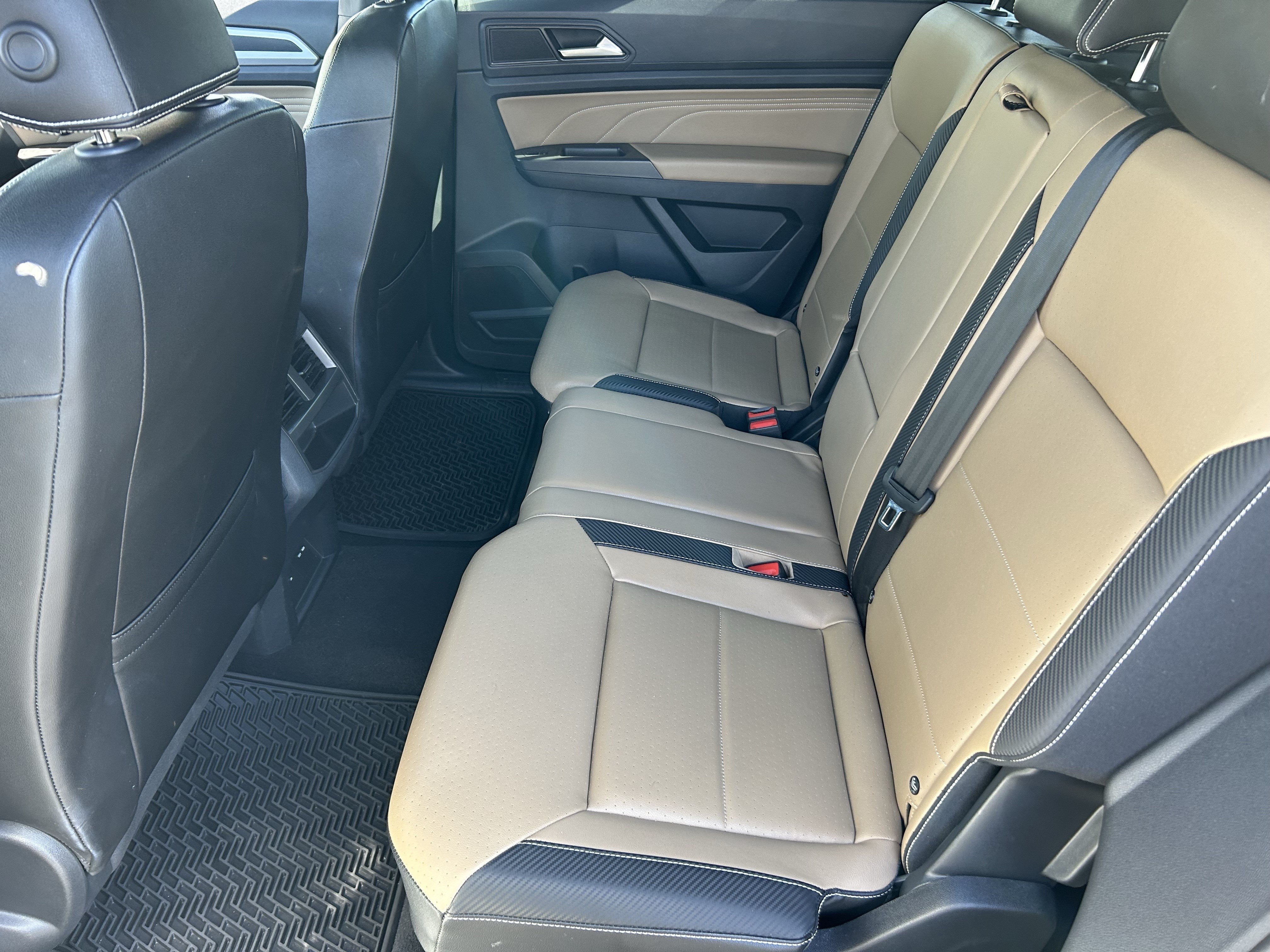 Used 2023 Volkswagen Atlas Cross Sport SE w/ Panoramic Sunroof Package FWD image 15