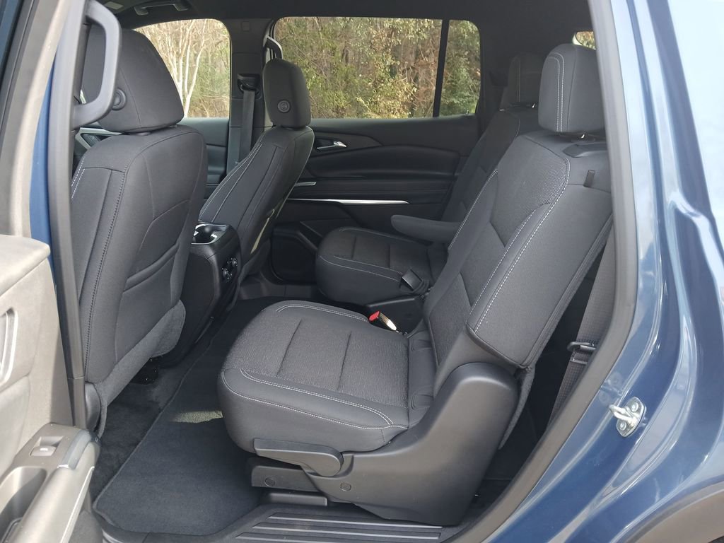 Used 2025 Chevrolet Traverse LT image 24