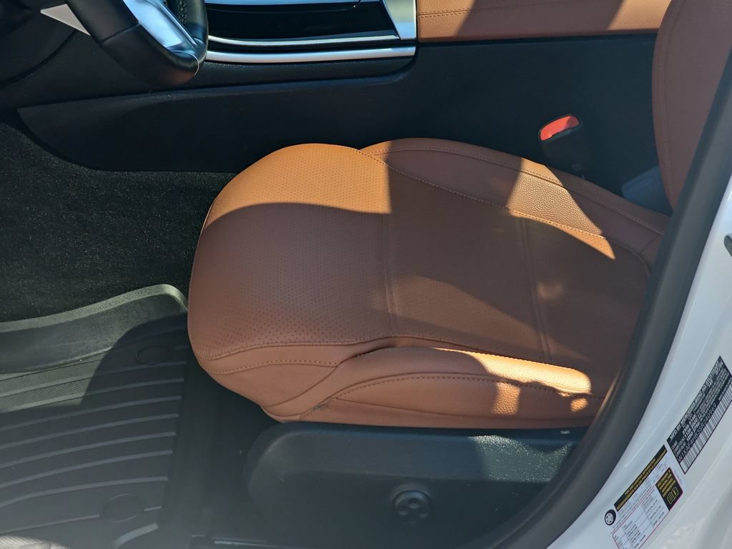 Used 2025 Mercedes-Benz C 300 4MATIC Sedan image 31