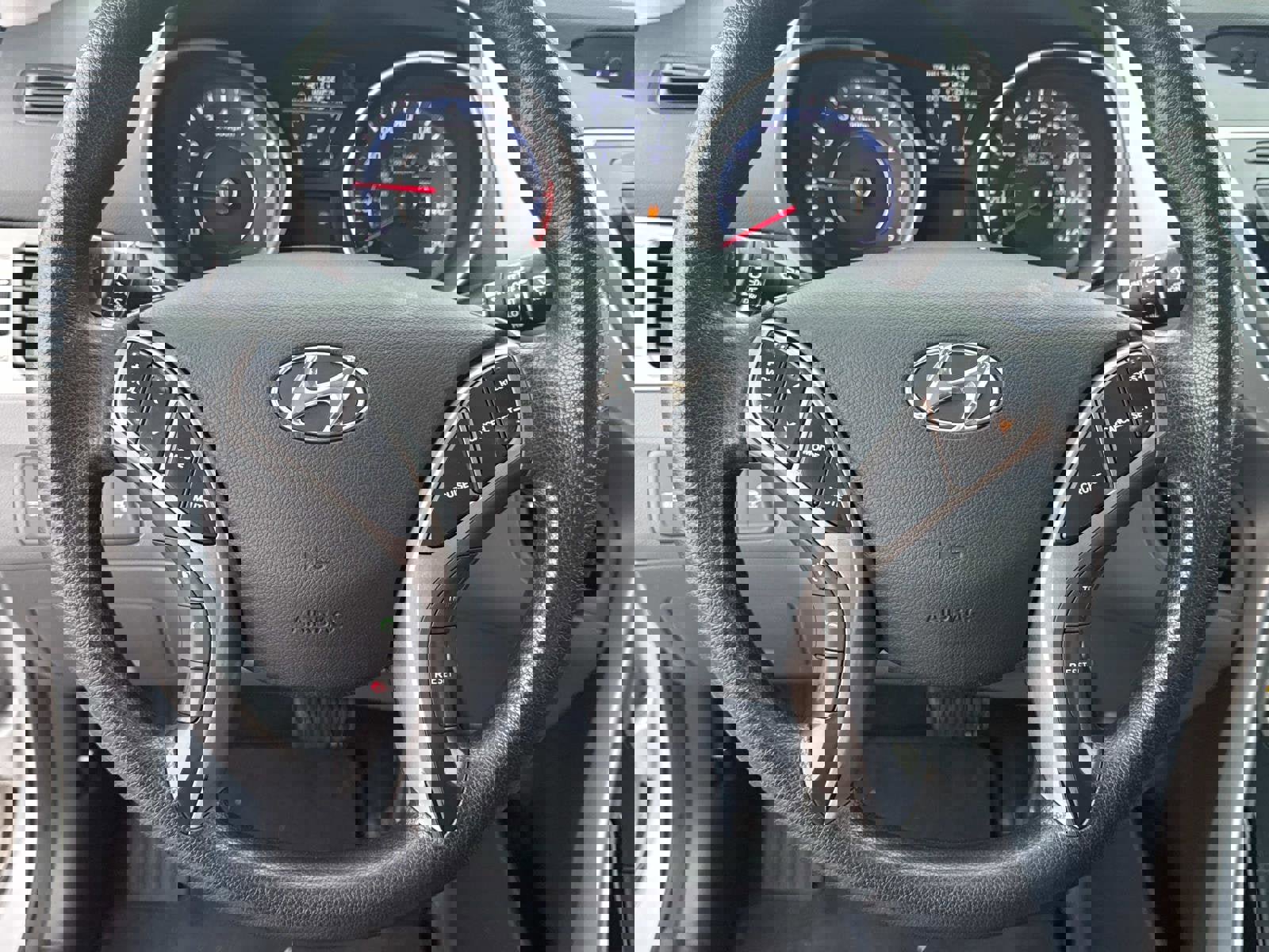 Used 2013 Hyundai Elantra GLS w/ Preferred Pkg image 25