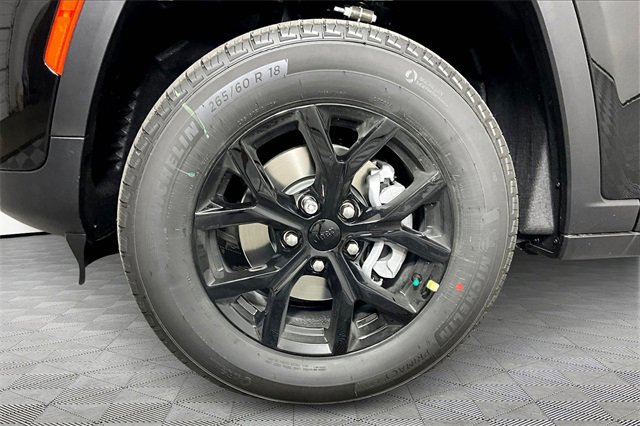 New 2025 Jeep Grand Cherokee Altitude image 13