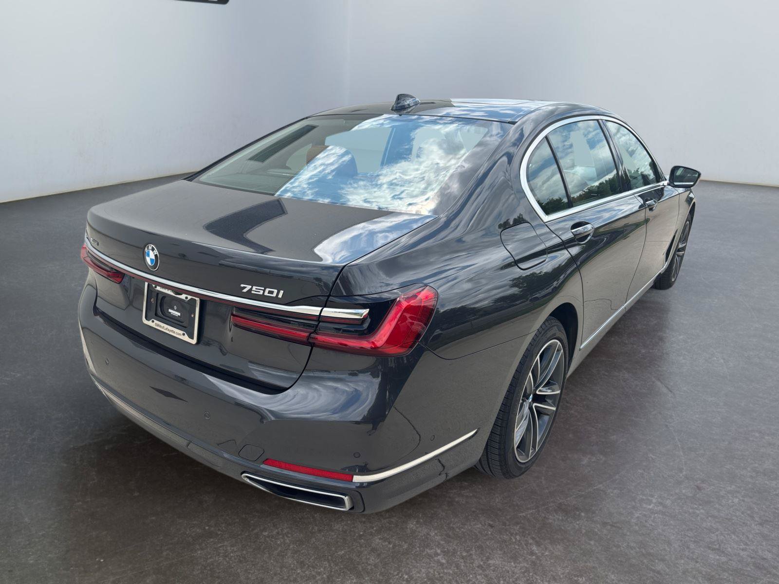 Used 2022 BMW 750i xDrive w/ Executive Package AWD/4WD image 13