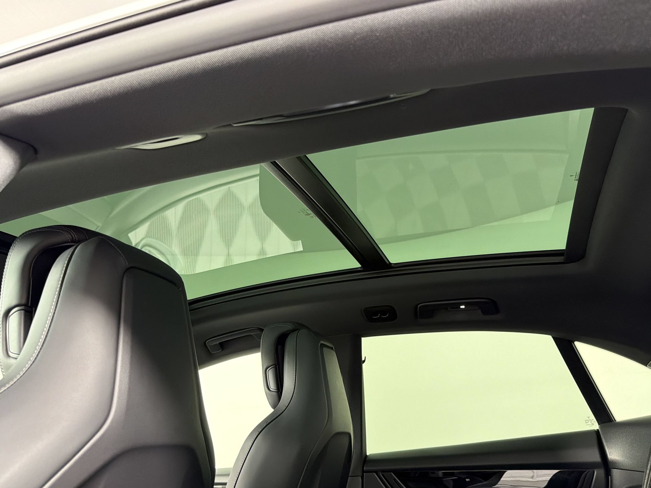 New 2026 Porsche Macan Electric RWD image 21