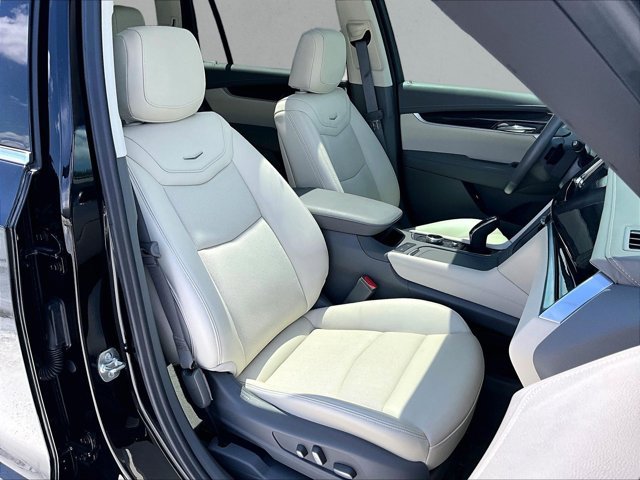Certified 2025 Cadillac XT6 Premium Luxury w/ Technology Package FWD image 9