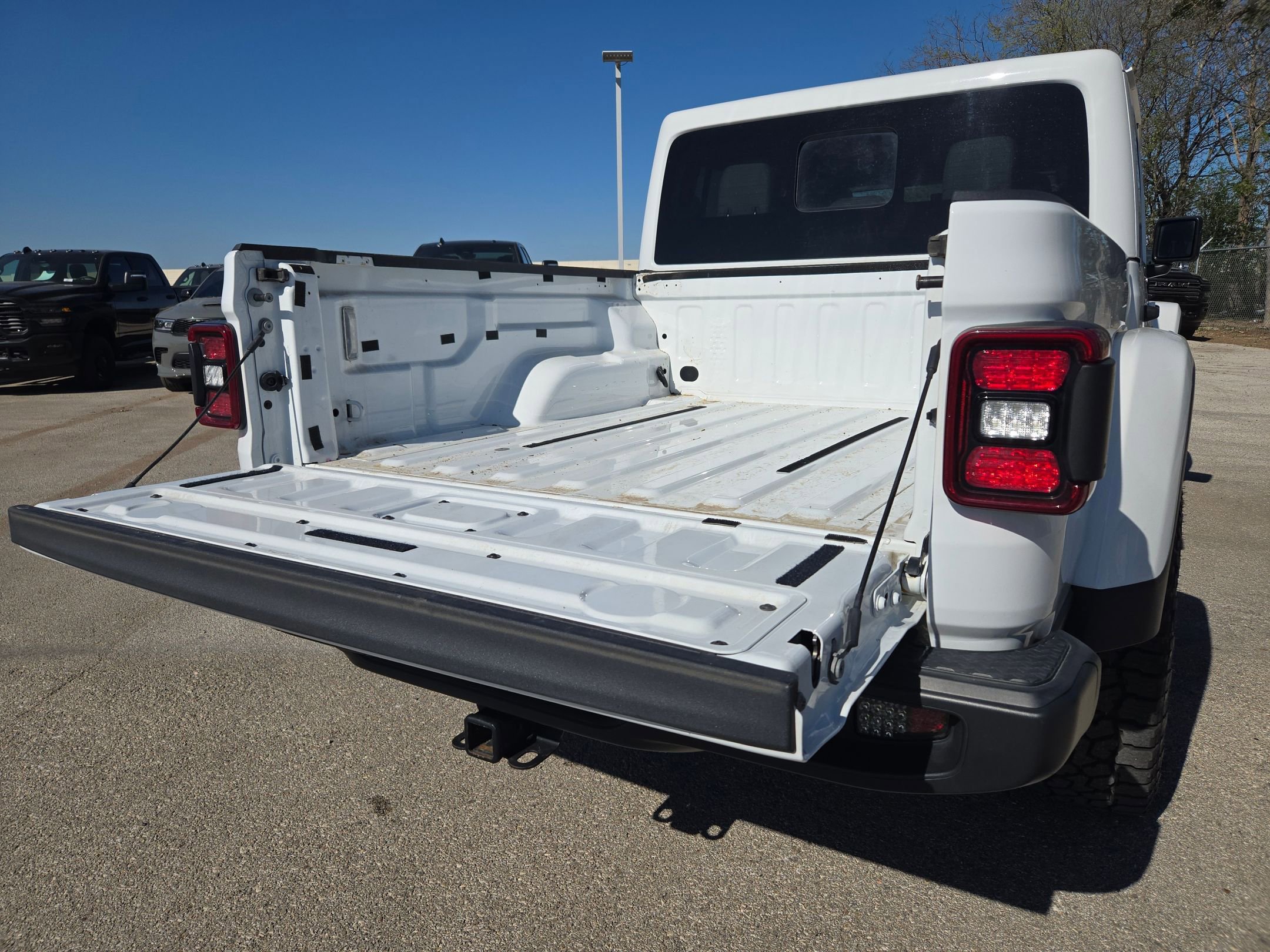 Certified 2022 Jeep Gladiator Mojave w/ LED Lighting Group image 24