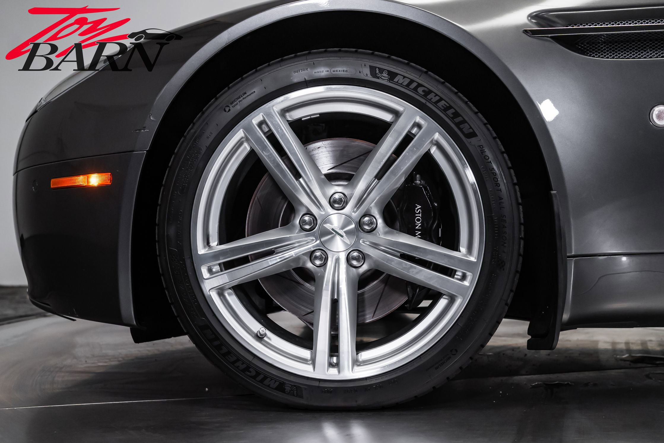 Used 2009 Aston Martin V8 Vantage Roadster RWD image 23