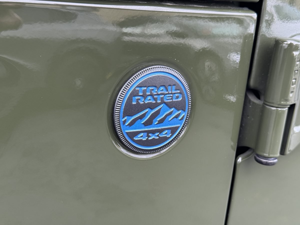 Used 2024 Jeep Wrangler Unlimited AWD/4WD image 9