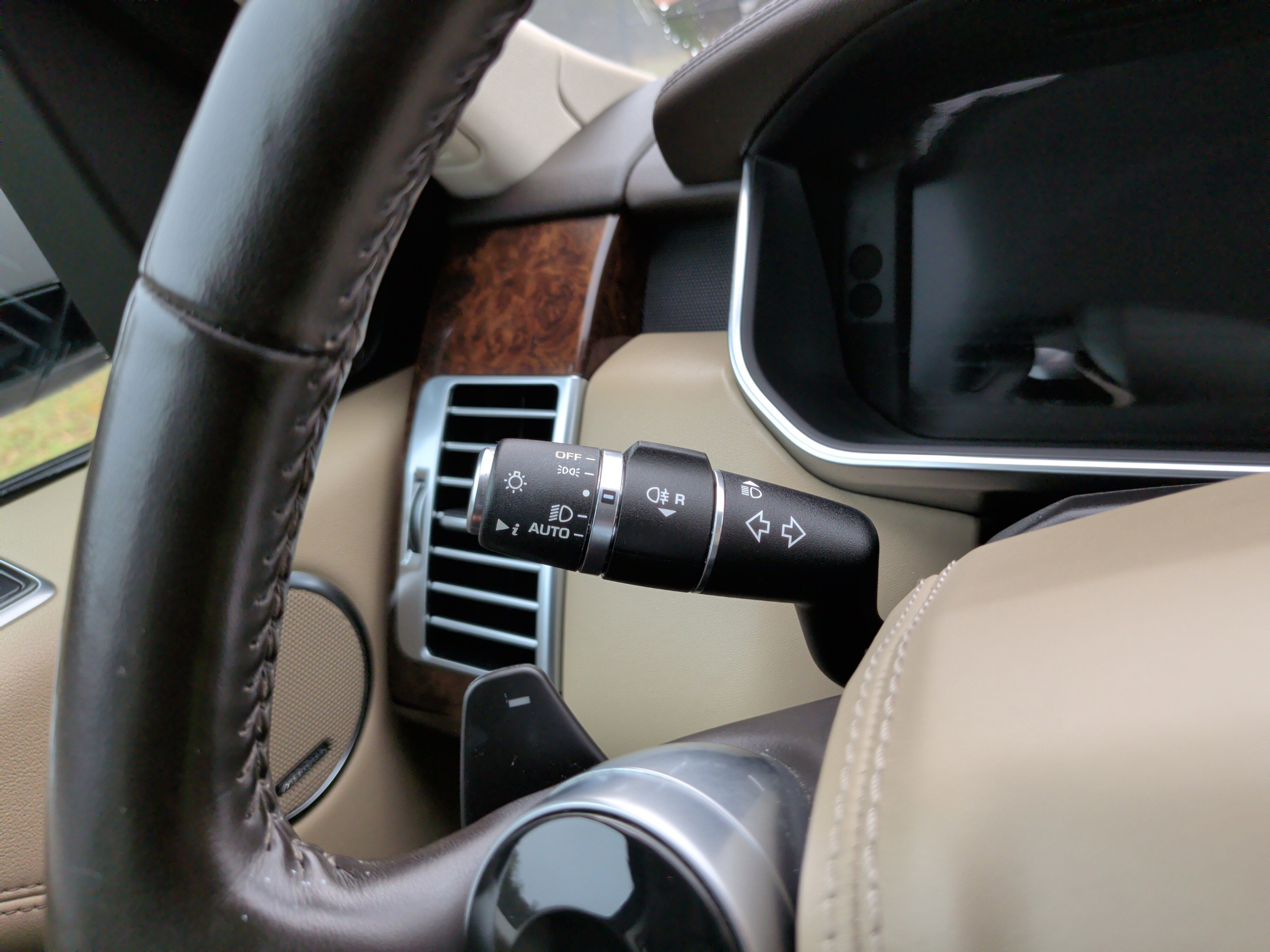 Used 2020 Land Rover Range Rover HSE image 25