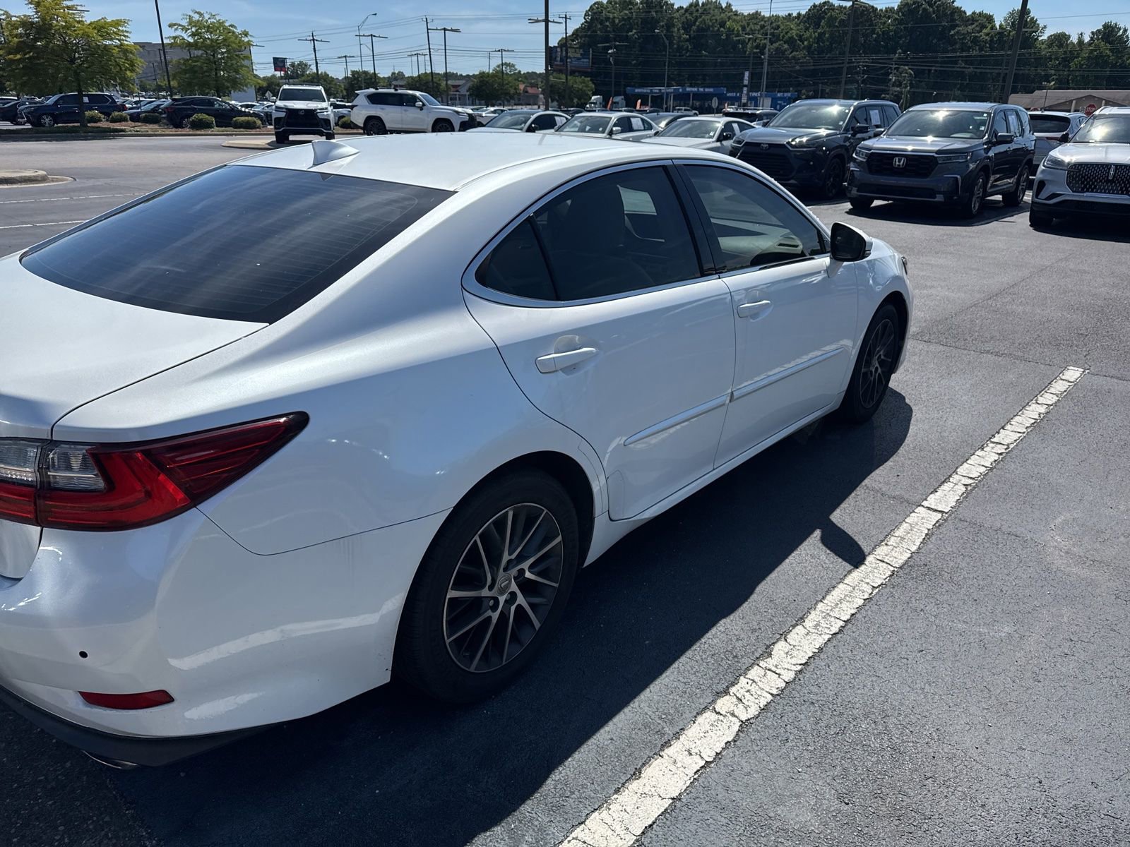 Used 2017 Lexus ES 350 w/ Luxury Package FWD image 7