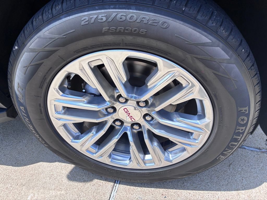 Used 2024 GMC Yukon SLT RWD image 3