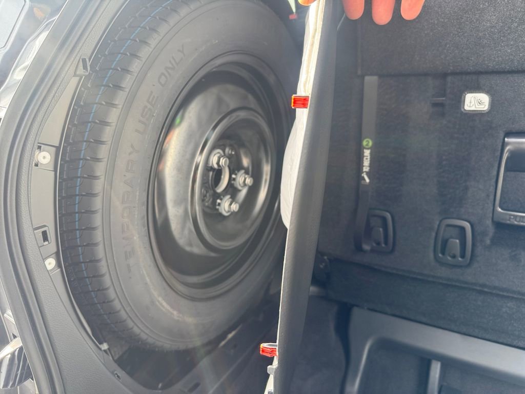 Used 2025 Toyota Sienna Platinum image 17