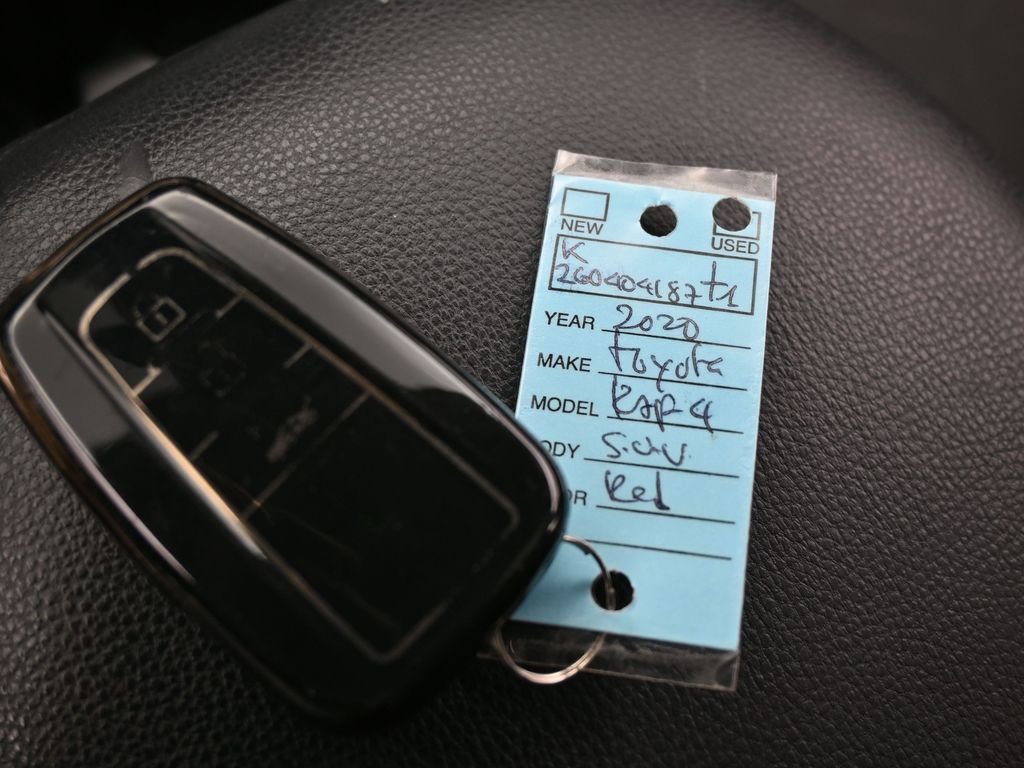Used 2020 Toyota RAV4 XLE w/ Convenience Package image 27