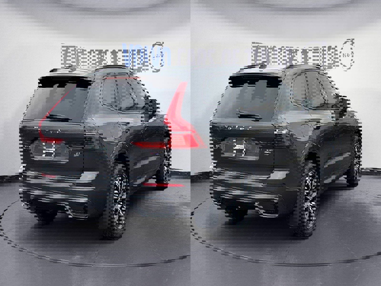 Used 2025 Volvo XC60 B5 Core w/ Climate Package image 5