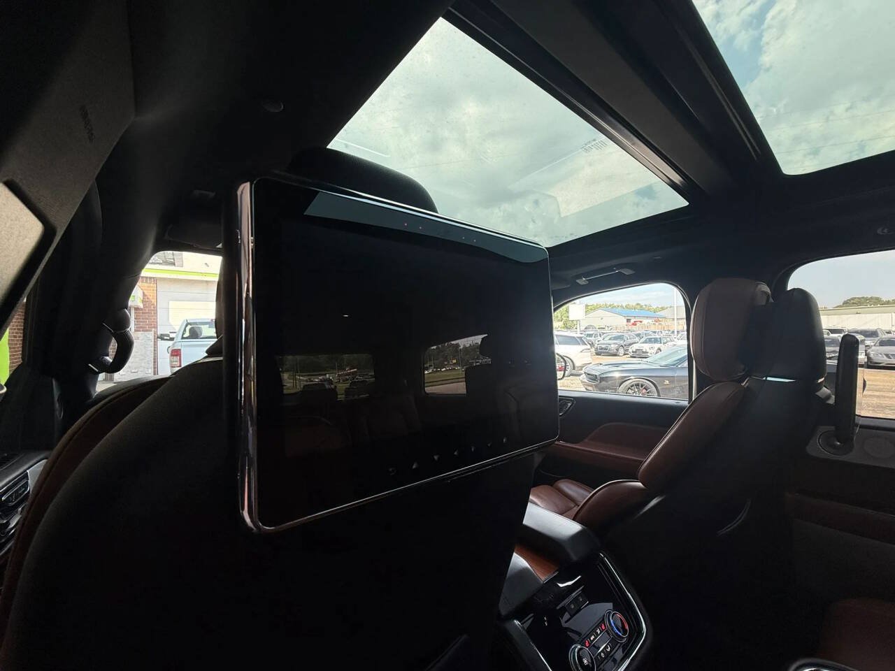 Used 2018 Lincoln Navigator Reserve AWD/4WD image 26