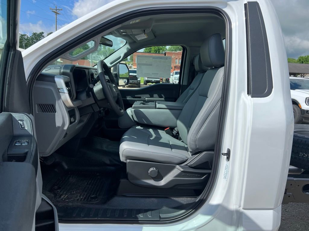New 2025 Ford F350 XL w/ XL Chrome Package image 13