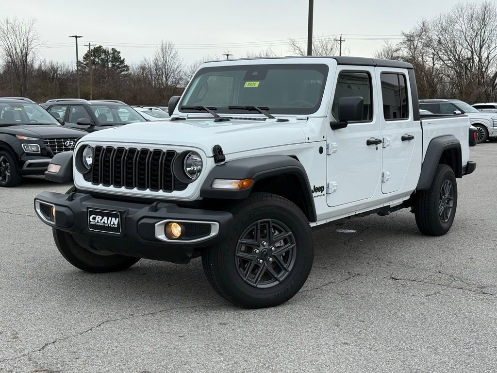 Used 2025 Jeep Gladiator Sport image 3