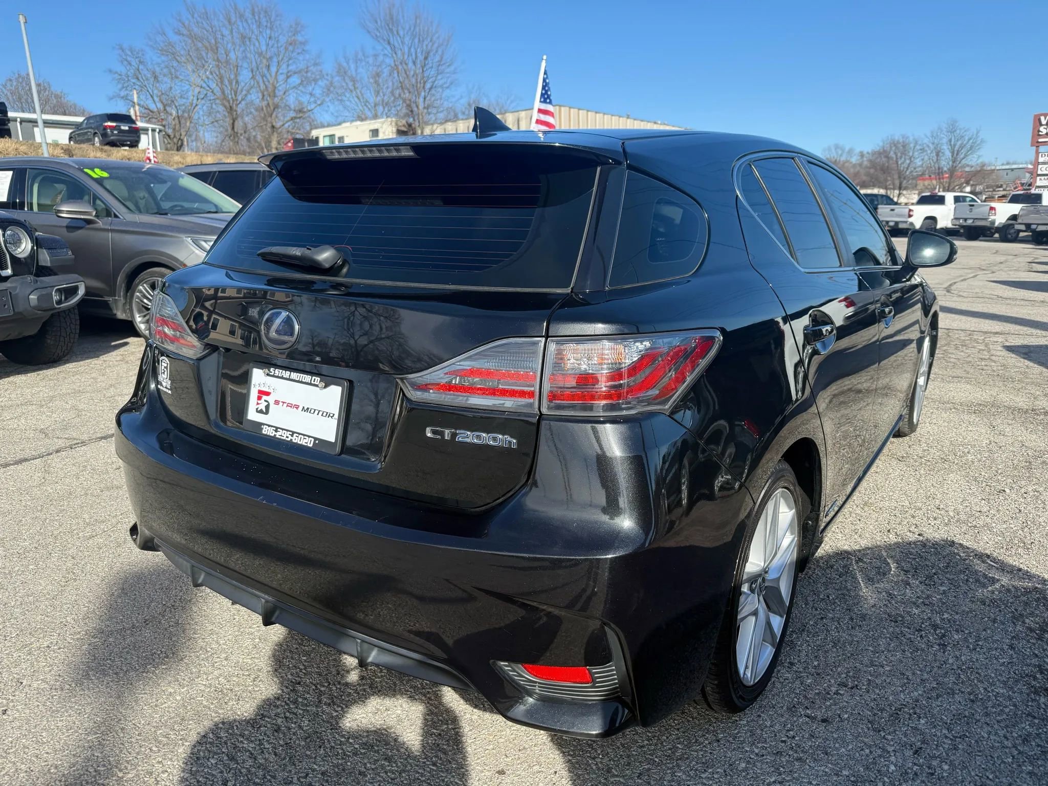 Used 2017 Lexus CT 200h w/ Navigation System Package image 3