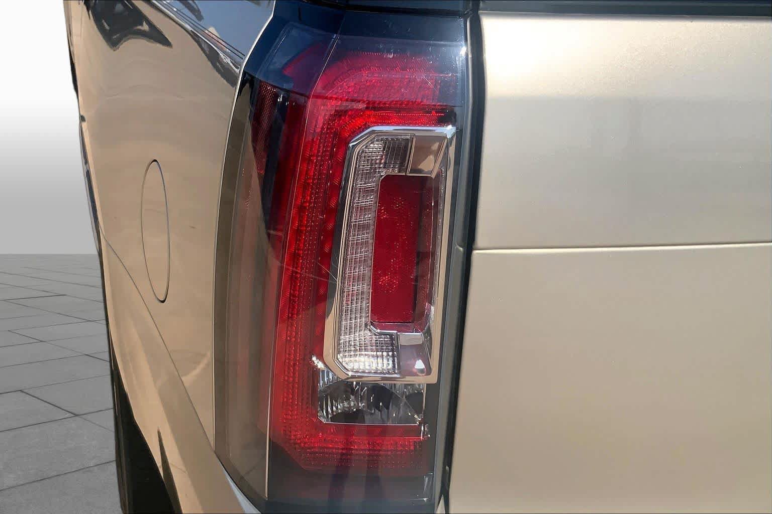 Used 2017 GMC Yukon XL Denali w/ Open Road Package AWD/4WD image 28