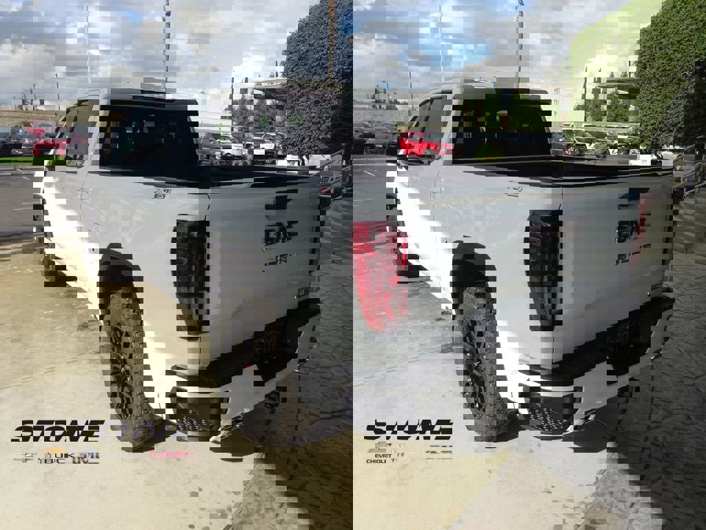 New 2026 GMC Sierra 1500 Elevation image 6