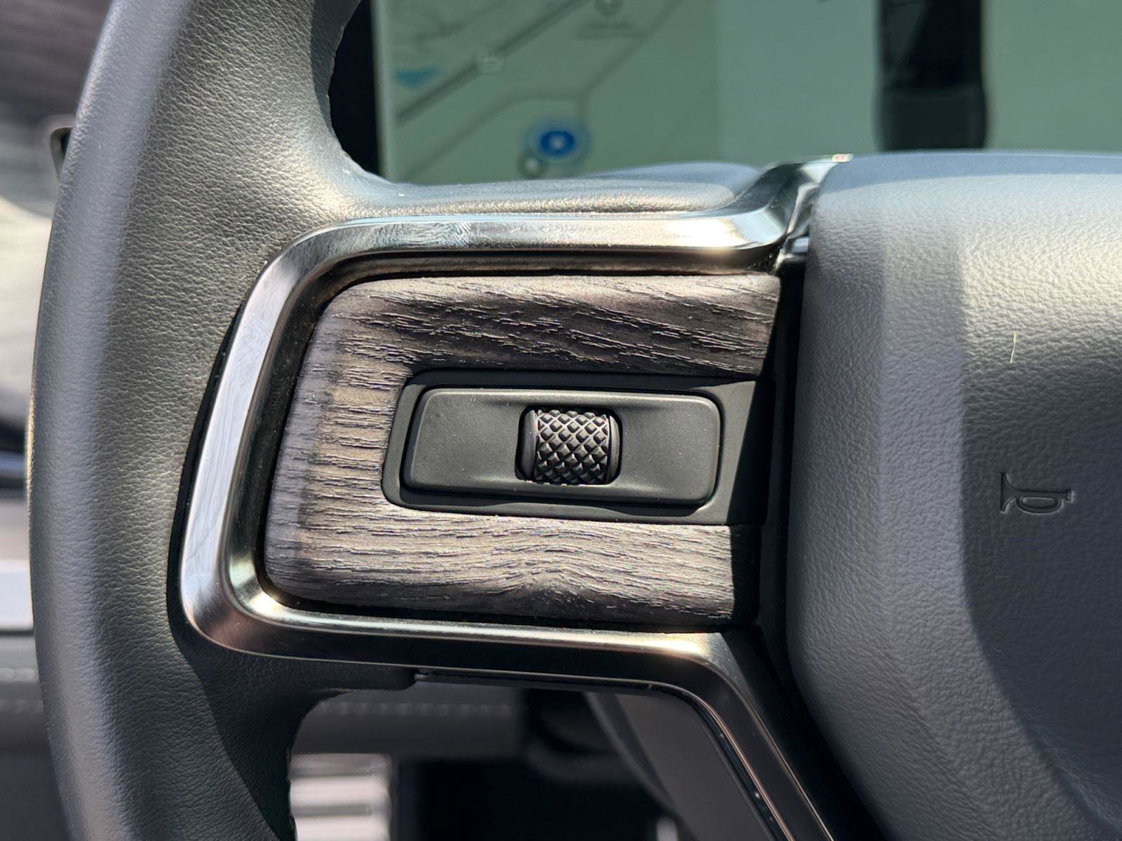 Used 2022 Rivian R1T Adventure image 22