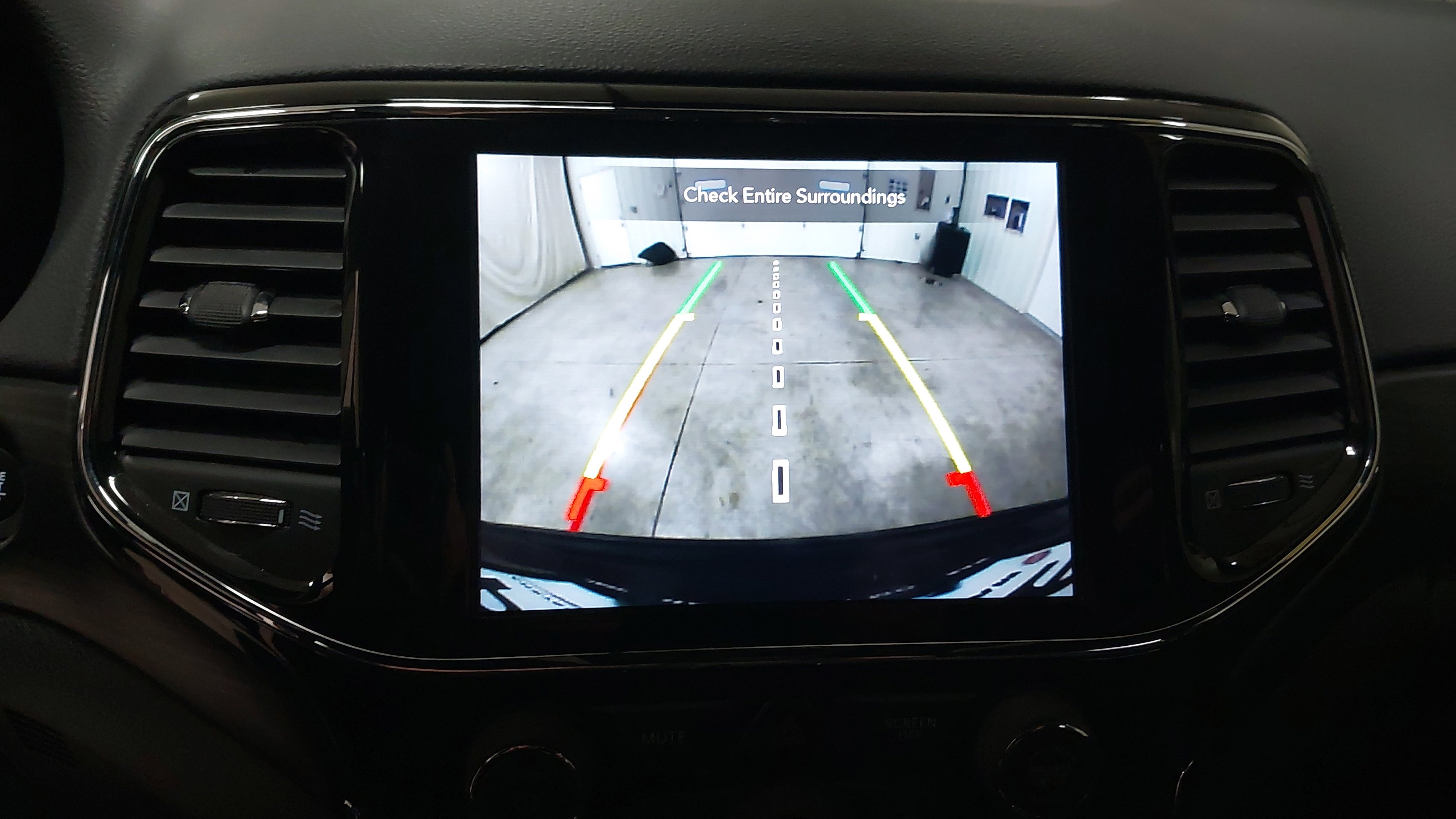 Used 2021 Jeep Grand Cherokee Laredo X image 36