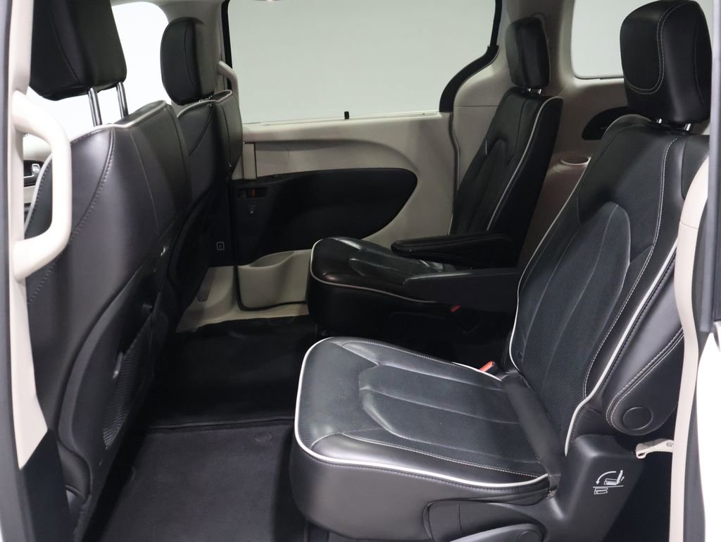 Certified 2023 Chrysler Pacifica Limited image 19