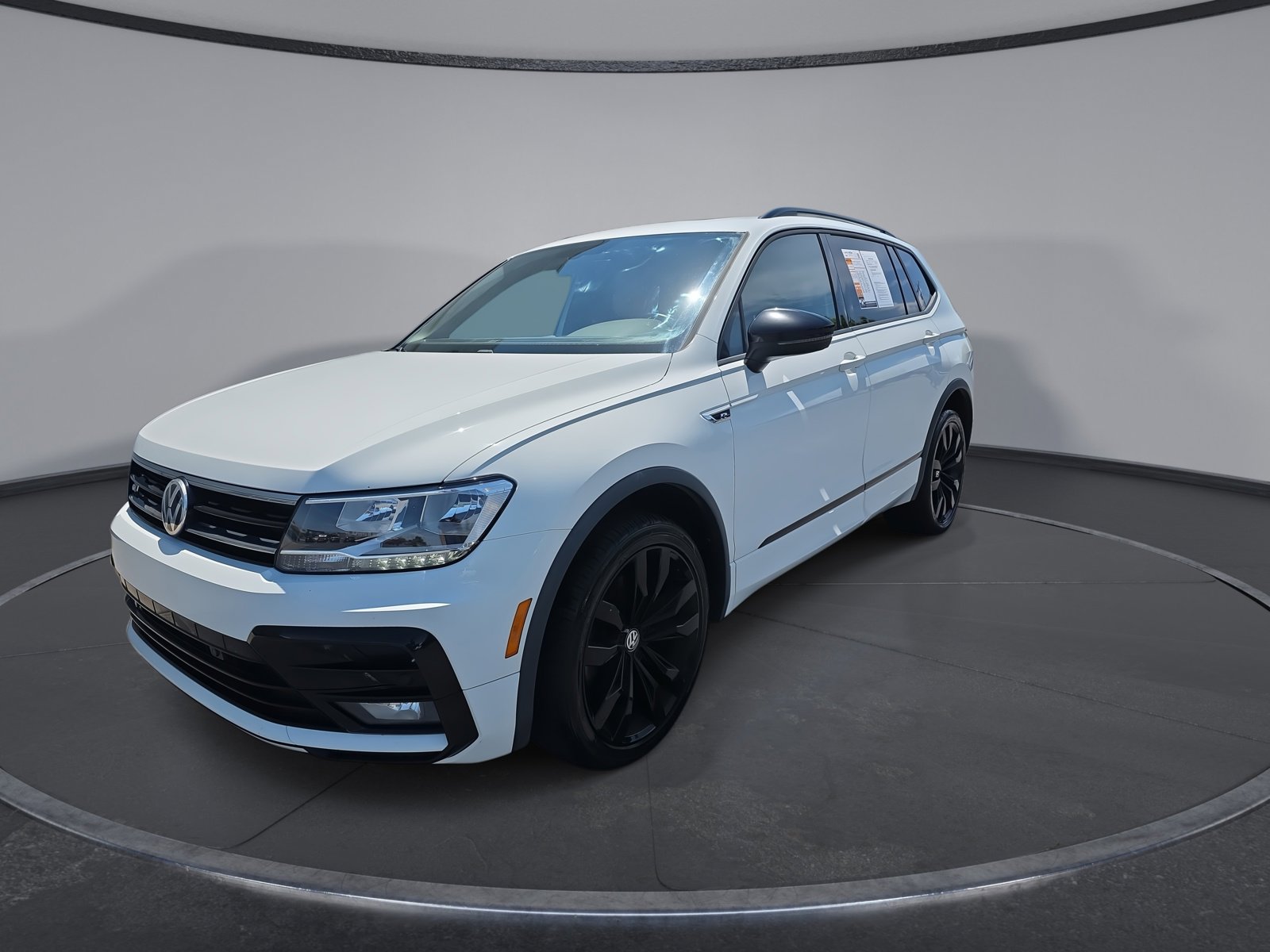 Used 2020 Volkswagen Tiguan SE R-Line AWD/4WD image 4