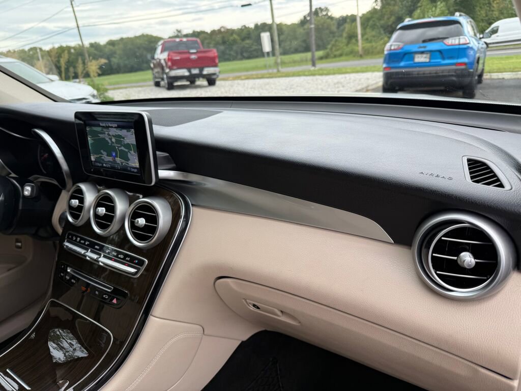 Used 2019 Mercedes-Benz GLC 300 4MATIC image 28
