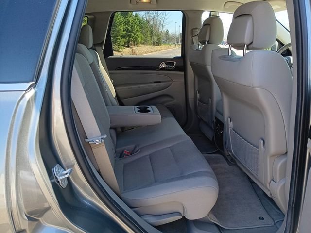Used 2013 Jeep Grand Cherokee Laredo w/ Laredo E Group AWD/4WD image 16