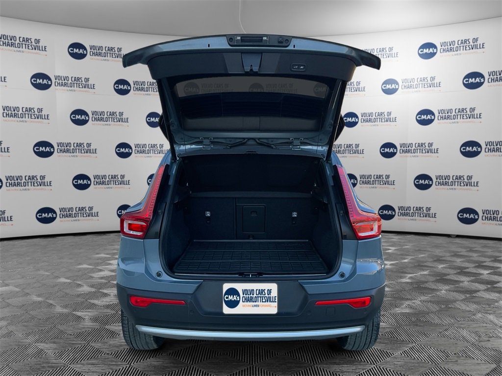 Certified 2023 Volvo XC40 B5 Ultimate w/ Protection Package Premier image 11