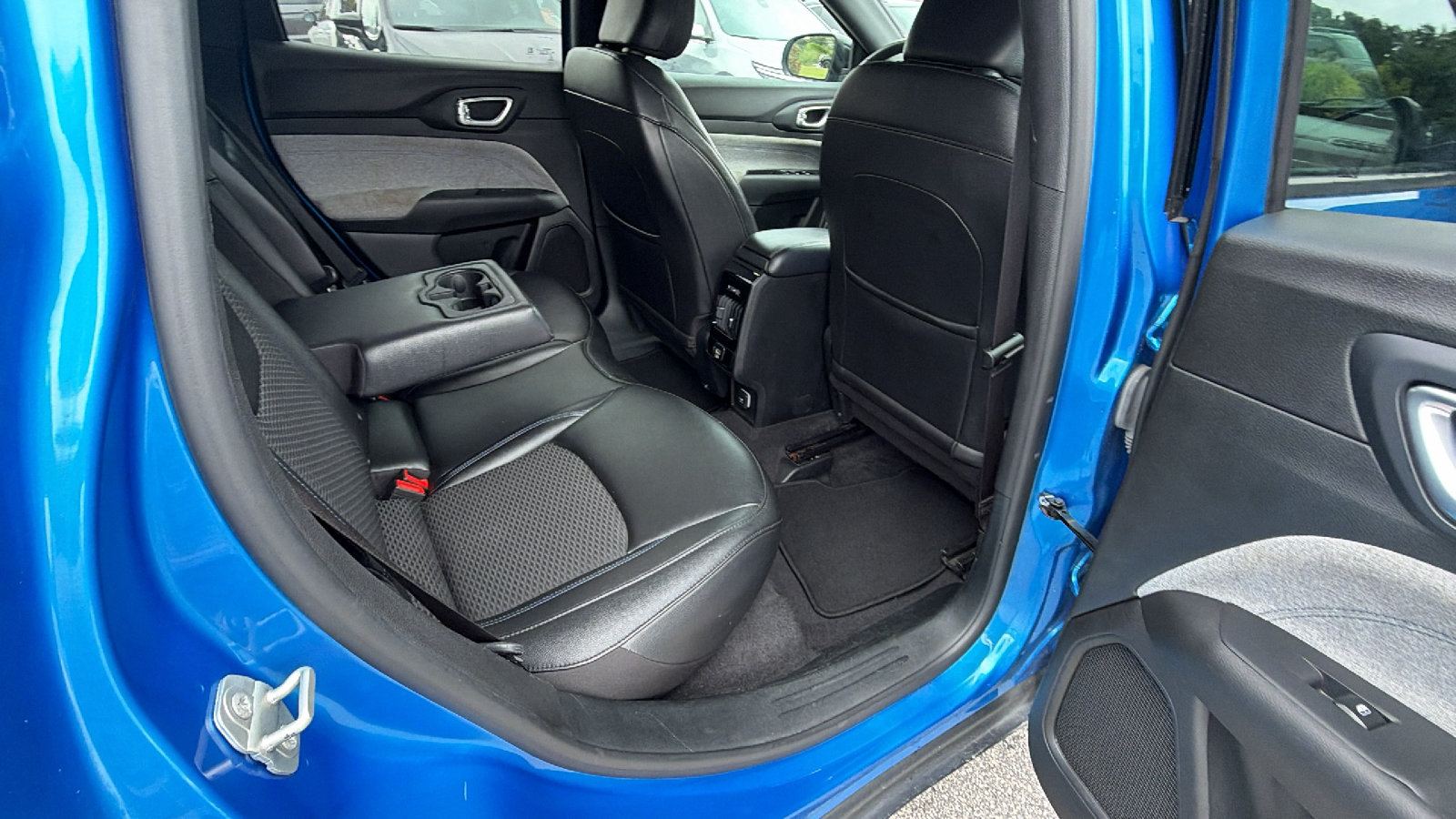 Used 2024 Jeep Compass Latitude AWD/4WD image 21