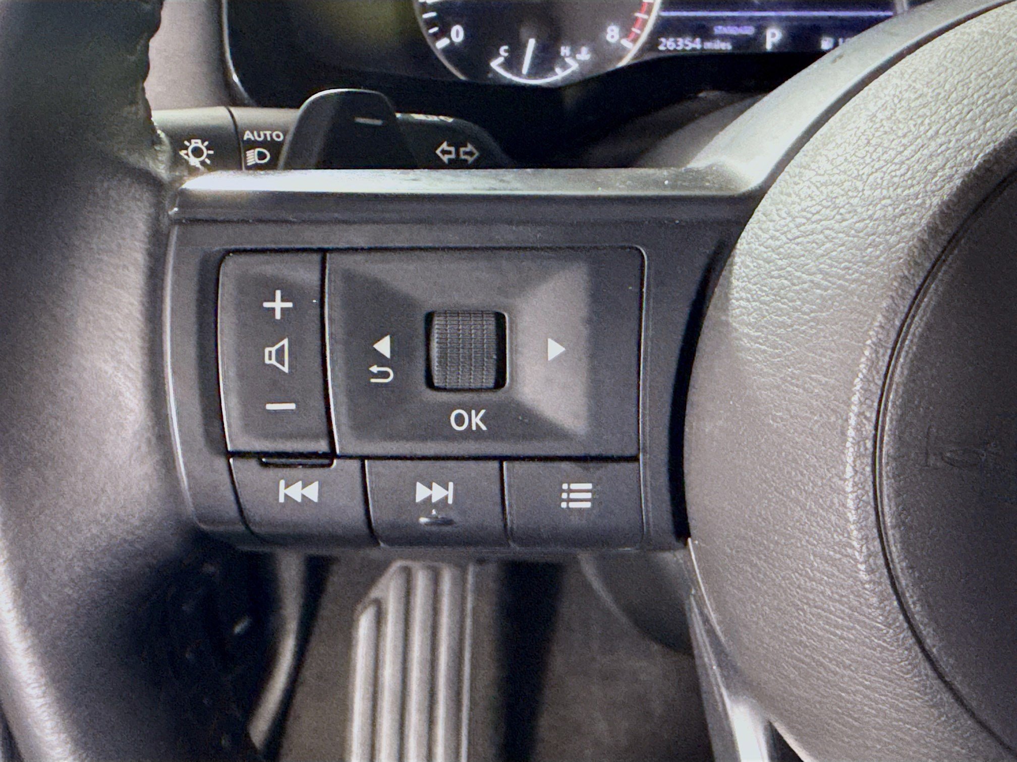 Used 2024 Nissan Pathfinder SV FWD image 14