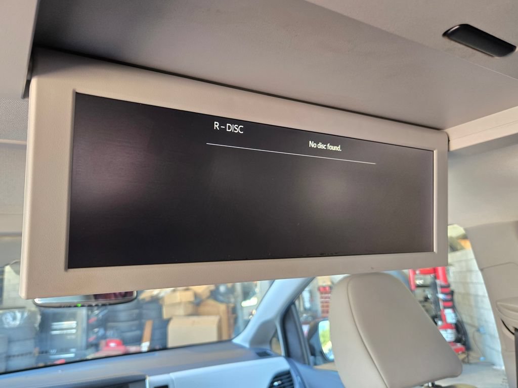 Used 2018 Toyota Sienna Limited Premium AWD/4WD image 16
