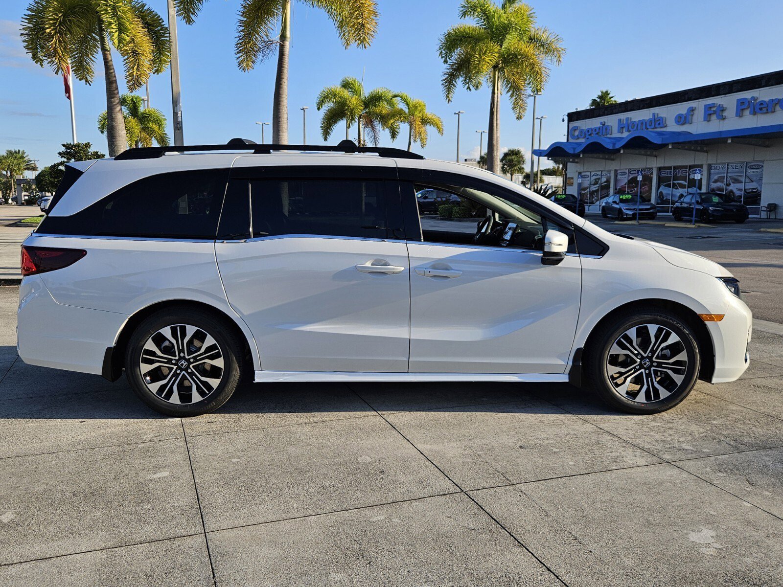 New 2026 Honda Odyssey Elite image 3